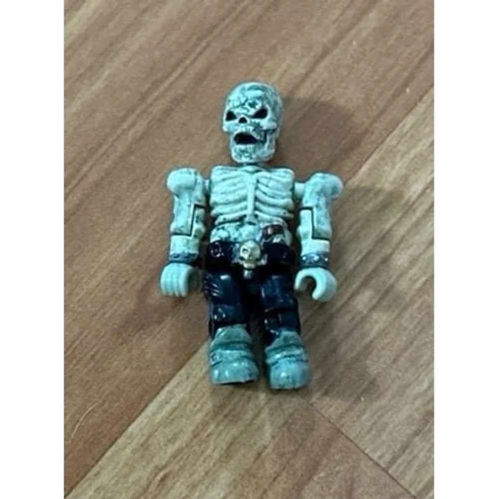 Mega Bloks Construx Pyrates Dread Eyes Phantom Skeleton Pirate Crew Figure